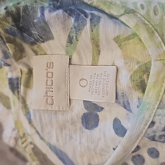 Bundle/ Chico's Women's shirts and a lightweight multicolored jacket - Picture 12 of 13